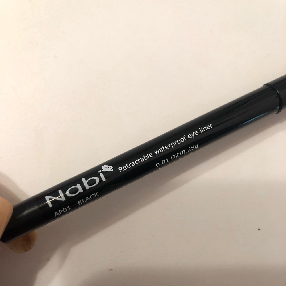 Eye liner. Waterproof. Black. Retractable.